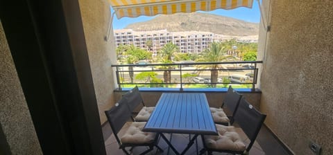 Day, View (from property/room), Seating area, Dining area