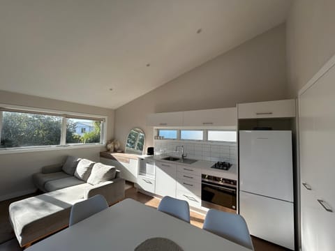 Kitchen or kitchenette, Living room, Dining area, oven