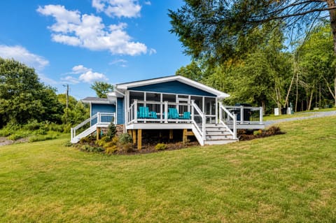 Property building, Day, Natural landscape, Garden, Garden view