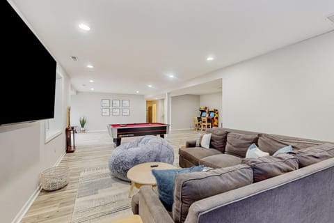 TV and multimedia, Living room, Seating area