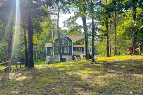 Property building, Day, Natural landscape, Garden, Garden view