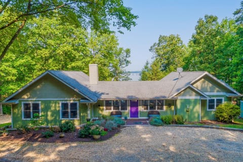 Property building, Day, Natural landscape, Garden, Garden view