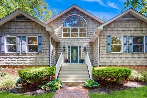 Property building, Facade/entrance, Day, Garden view