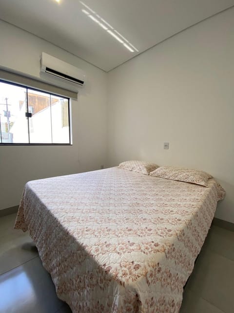 Bed, Photo of the whole room, Bedroom, air conditioner