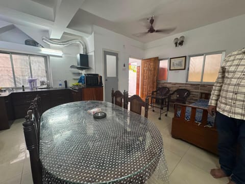 Kitchen or kitchenette, Seating area, Dining area