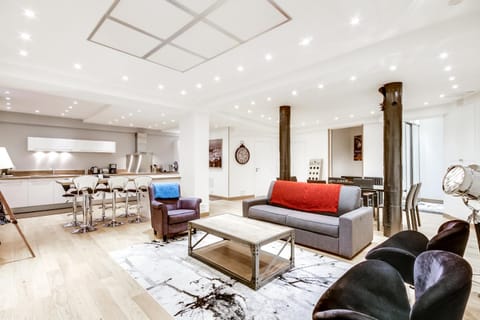 Kitchen or kitchenette, Living room