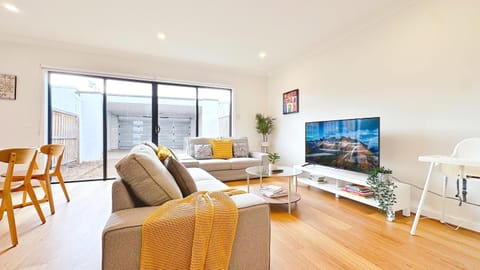 Communal lounge/ TV room, TV and multimedia, Living room
