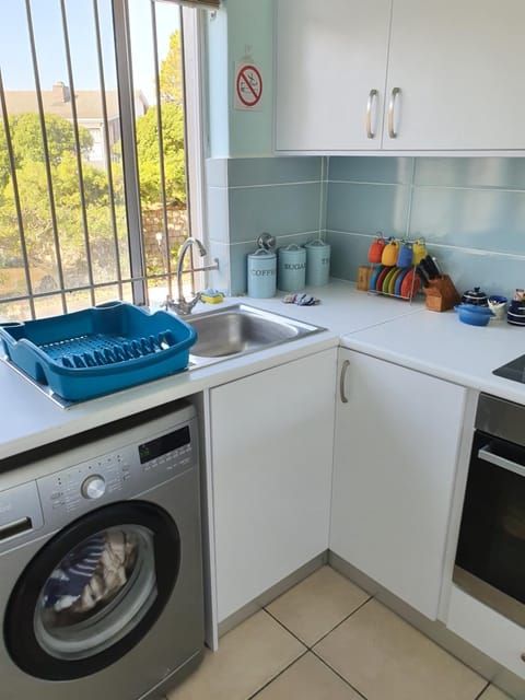 Sea and Mountain View Apartment Apartment in Cape Town