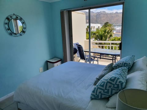 Sea and Mountain View Apartment Apartment in Cape Town