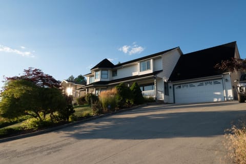 Property building, Day, Neighbourhood, Street view