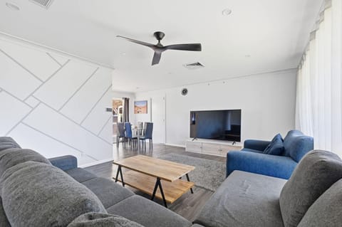 TV and multimedia, Living room, Seating area