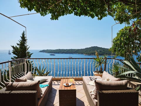 Natural landscape, View (from property/room), Balcony/Terrace, Seating area, Sea view