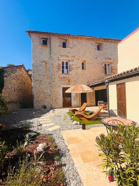 Property building, Garden, Balcony/Terrace, sunbed