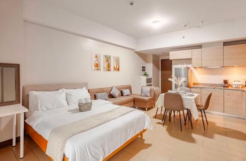 Bed, Kitchen or kitchenette, Living room, Photo of the whole room, Seating area, Dining area, Bedroom, kitchen
