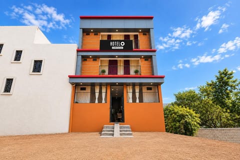 Facade/entrance