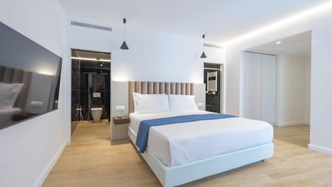 Photo of the whole room, Bedroom
