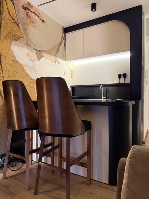 Kitchen or kitchenette, Seating area