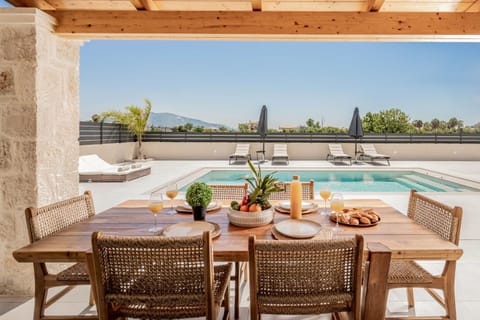 Patio, Day, Natural landscape, View (from property/room), Balcony/Terrace, Food and drinks, Dining area, Food, Pool view, Swimming pool, sunbed
