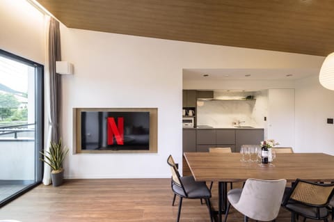 TV and multimedia, Living room, Dining area, kitchen