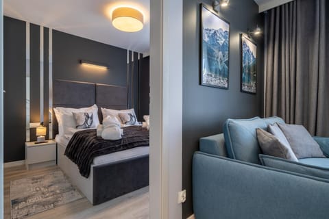 Bed, Living room, Photo of the whole room, Seating area, Bedroom