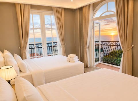 Bed, View (from property/room), Balcony/Terrace, Sea view