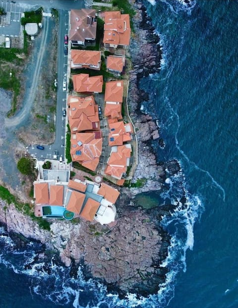 Property building, Nearby landmark, Day, Neighbourhood, Natural landscape, Bird's eye view, Sea view