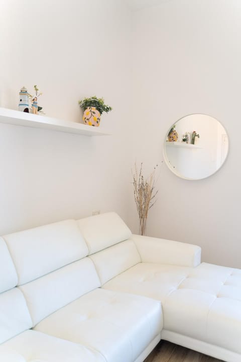 Living room, Photo of the whole room, Seating area