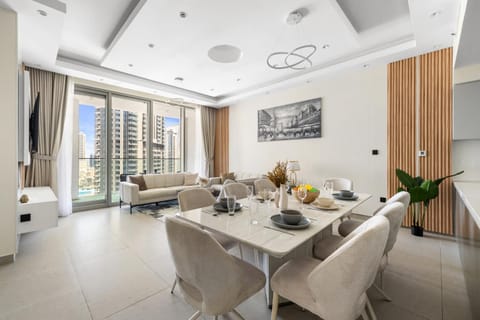 Living room, Seating area, Dining area