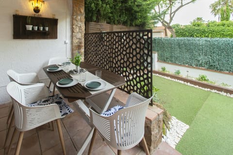 Patio, Garden view