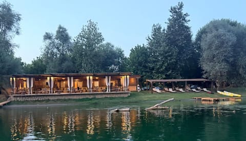 Property building, Restaurant/places to eat, Breakfast