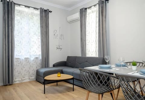 Living room, Seating area, Dining area, air conditioner