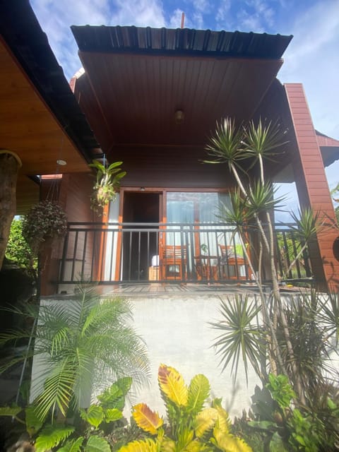 Property building, Patio, Day, Balcony/Terrace, Garden view