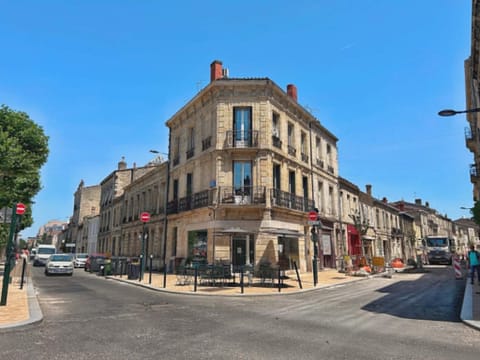 Property building, Neighbourhood, City view, Street view, Location