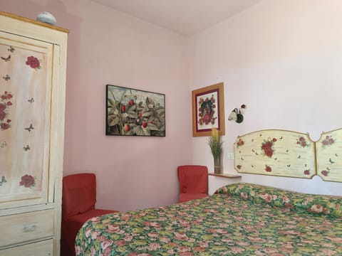 Bed, Decorative detail, Bedroom, internet