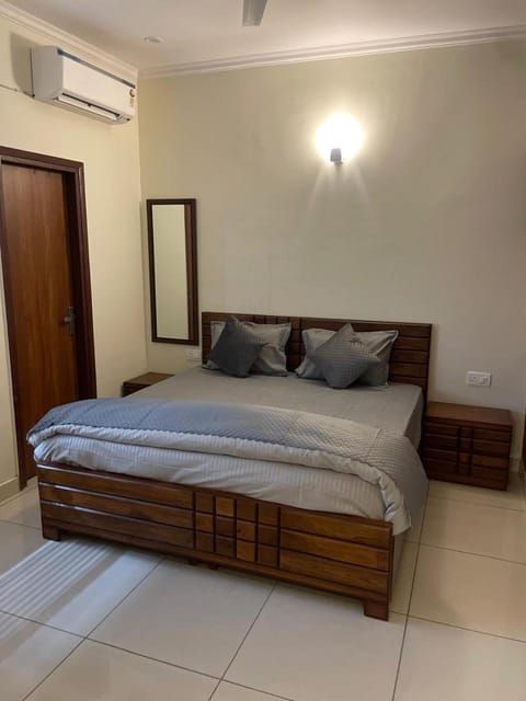 Bed, Photo of the whole room, Bedroom, air conditioner