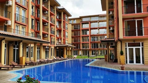 Day, Pool view, Swimming pool, sunbed