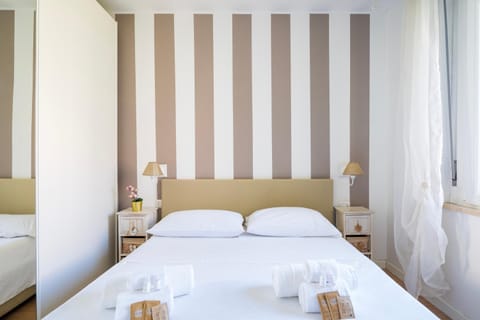 Bed, Bedroom, towels, wardrobe
