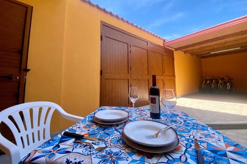 Patio, Dining area