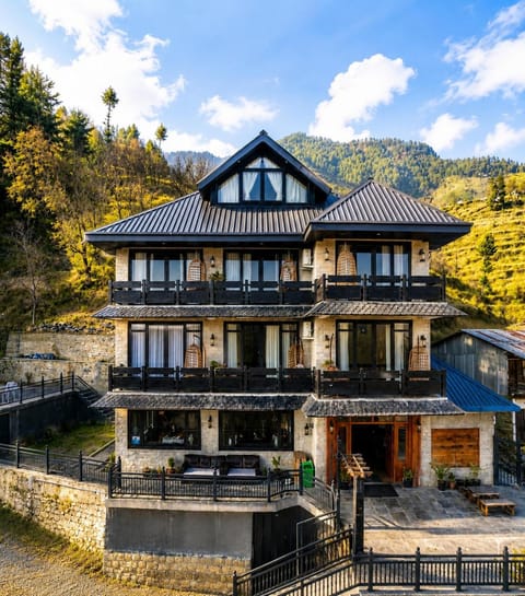Property building, Spring, Day, Natural landscape, Mountain view