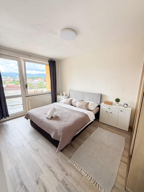 Bed, Natural landscape, Photo of the whole room, Bedroom, towels