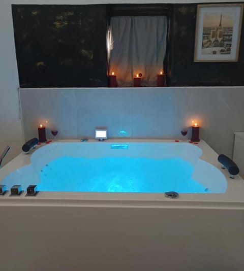 Hot Tub, Living room
