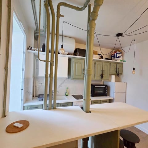 Kitchen or kitchenette, Dining area, minibar, oven, pet friendly, stove
