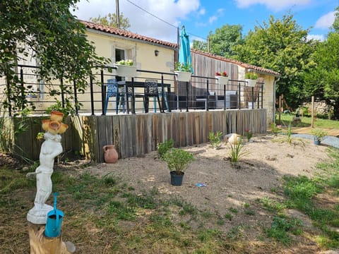 Property building, Balcony/Terrace, Garden view
