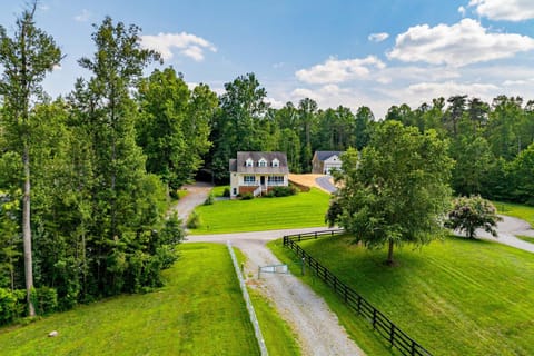 Property building, Day, Natural landscape, Garden, Garden view