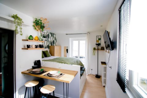 Bed, TV and multimedia, Kitchen or kitchenette