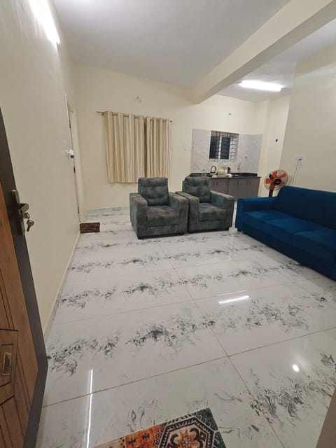 Communal lounge/ TV room, TV and multimedia, Living room, Seating area, Evening entertainment