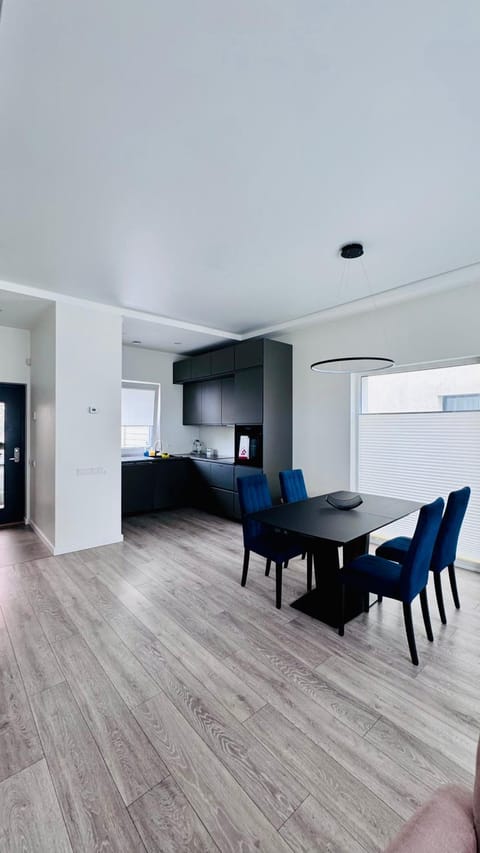 Kitchen or kitchenette, Seating area, Dining area, pet friendly