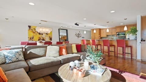 Day, Kitchen or kitchenette, Living room, Seating area, Dining area, furniture