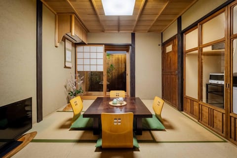 Living room, Photo of the whole room