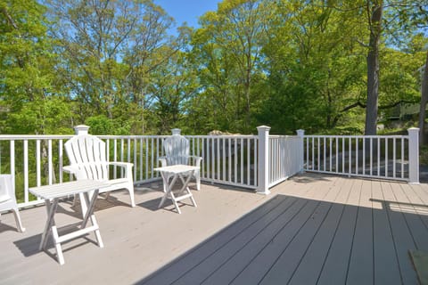 Patio, Day, Natural landscape, Summer, Garden, Balcony/Terrace, Seating area, furniture